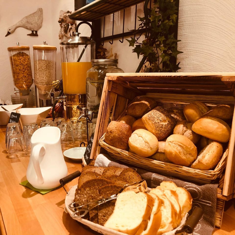 Breakfast, Continental breakfast, Buffet breakfast