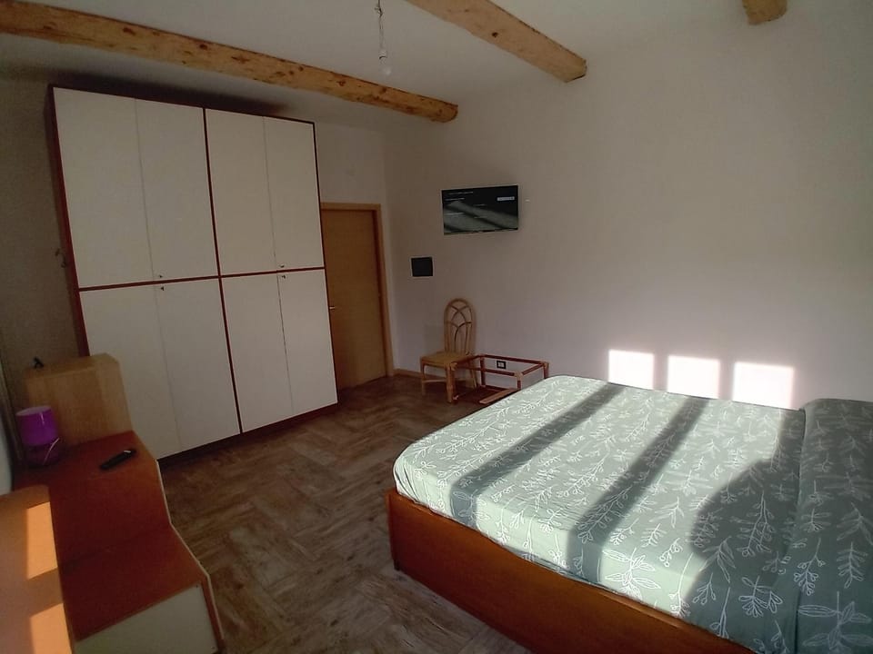 Bed, TV and multimedia, Photo of the whole room, Bedroom, wardrobe