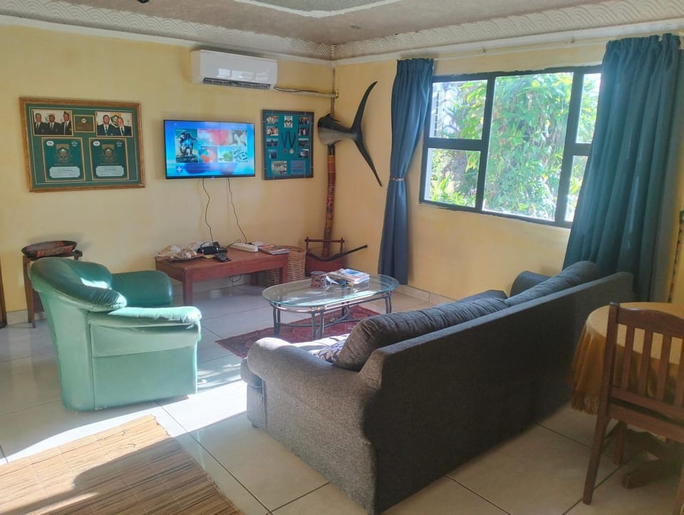 Communal lounge/ TV room