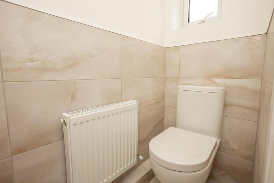Spacious 5 Bed Family Home with Parking and Fast WiFi Leicester House in Leicester