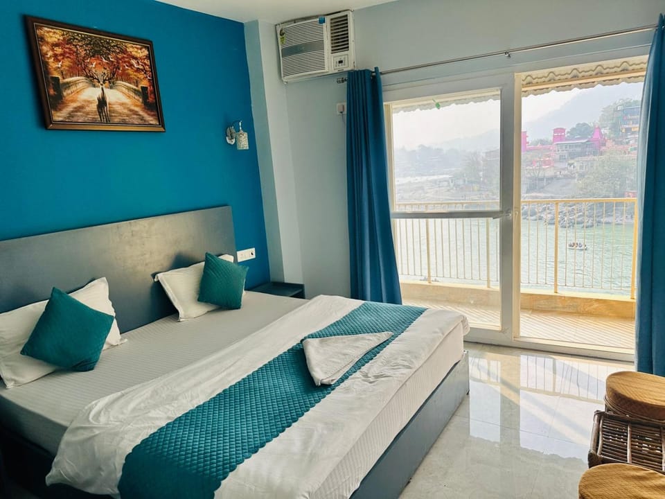 Balcony/Terrace, Photo of the whole room, Bedroom, River view