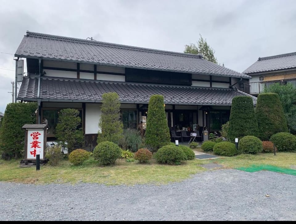 Property building, Restaurant/places to eat