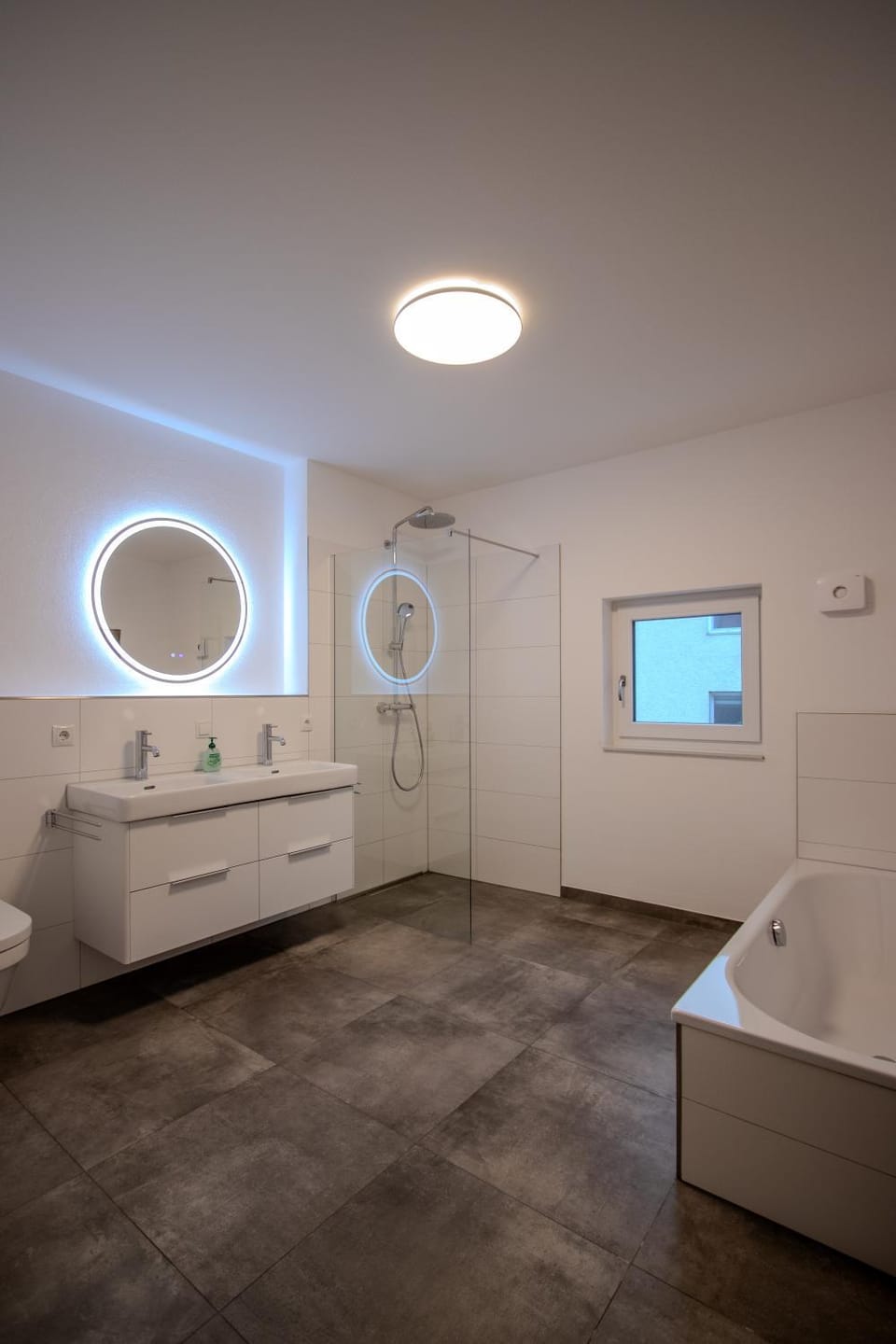Bathroom, Bath, towels