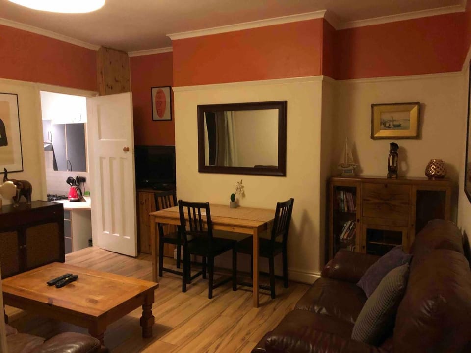 Communal lounge/ TV room, TV and multimedia, Living room, Dining area