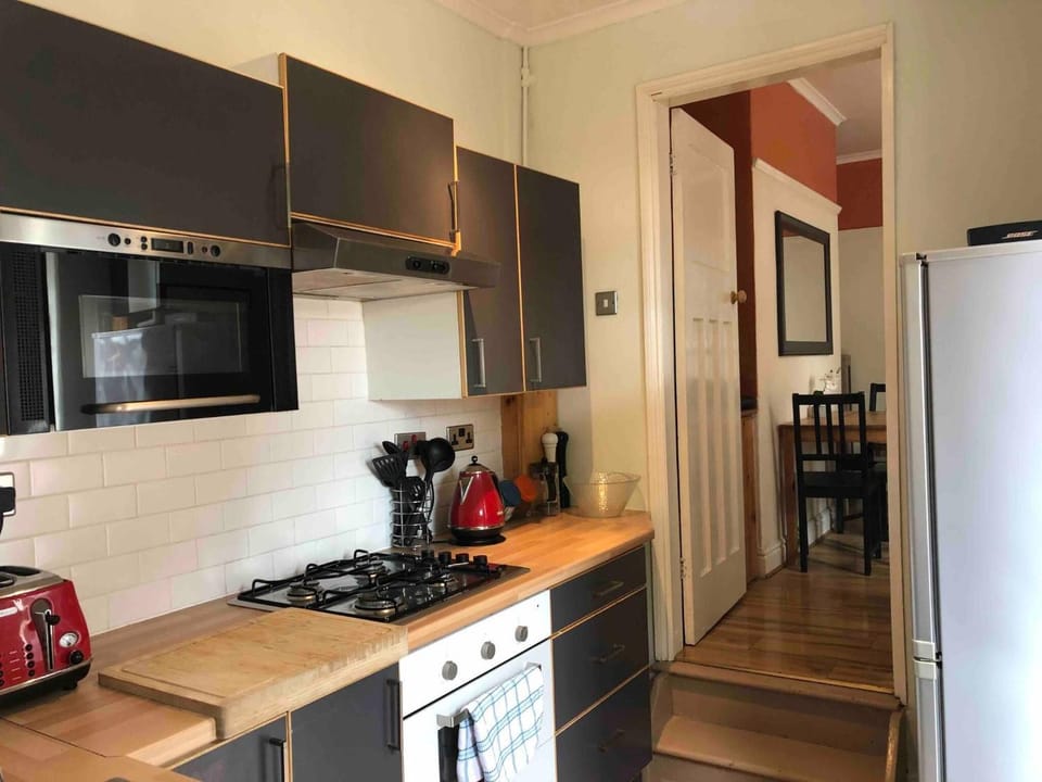 microwave, oven, kitchen