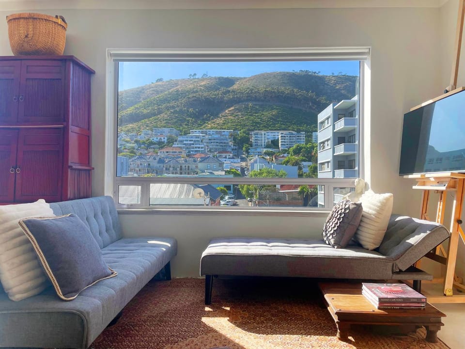 UNIQUE LUXE ARTS LOFT by Sea - Beach Block - Mountain Views Apartment in Sea Point