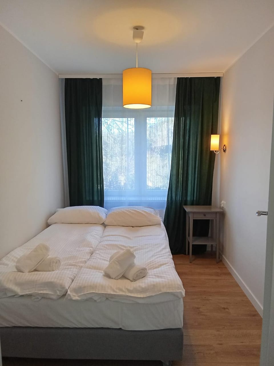Bed, Bedroom, towels