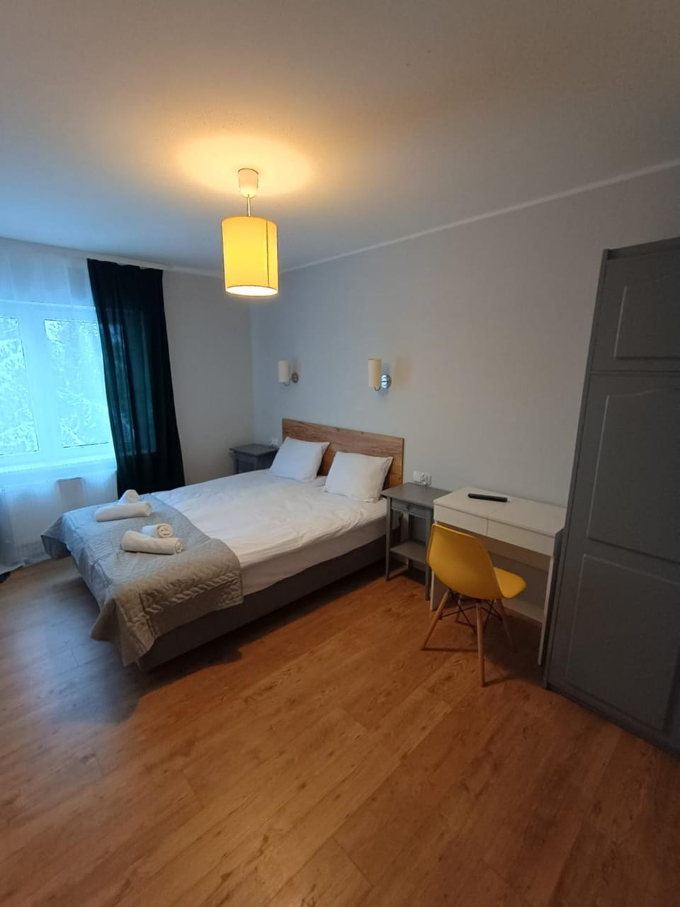 Bed, Bedroom, towels, wardrobe