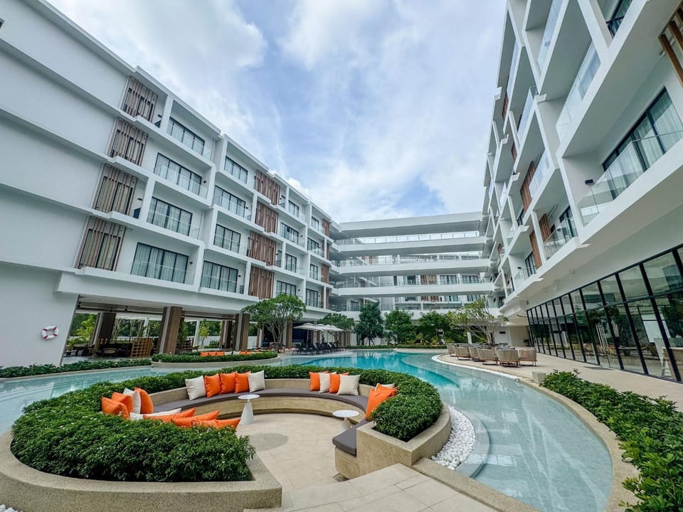 Property building, Swimming pool, Swimming pool
