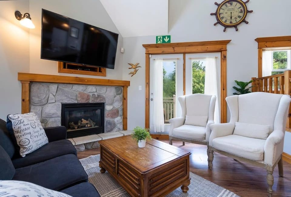 Still Winds - Private Patio - Shuttle to Blue House in Grey Highlands