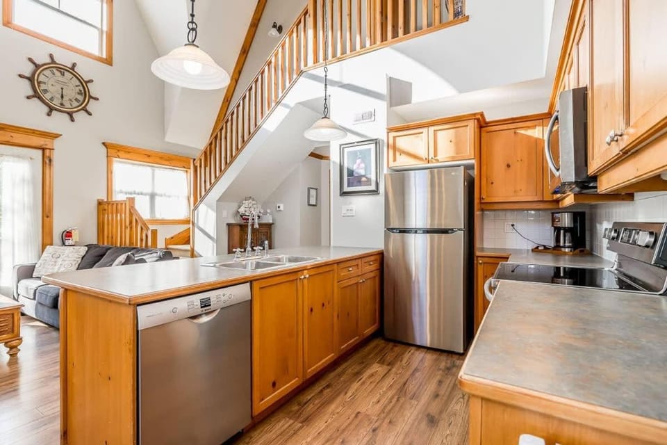 Still Winds - Private Patio - Shuttle to Blue House in Grey Highlands