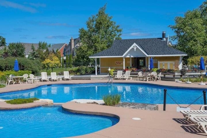 Snowy Mountain Summit & Sol - Shuttle - Patio House in Grey Highlands