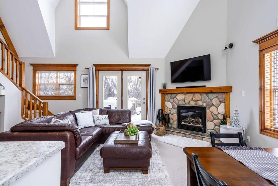 Snowy Mountain Summit & Sol - Shuttle - Patio House in Grey Highlands