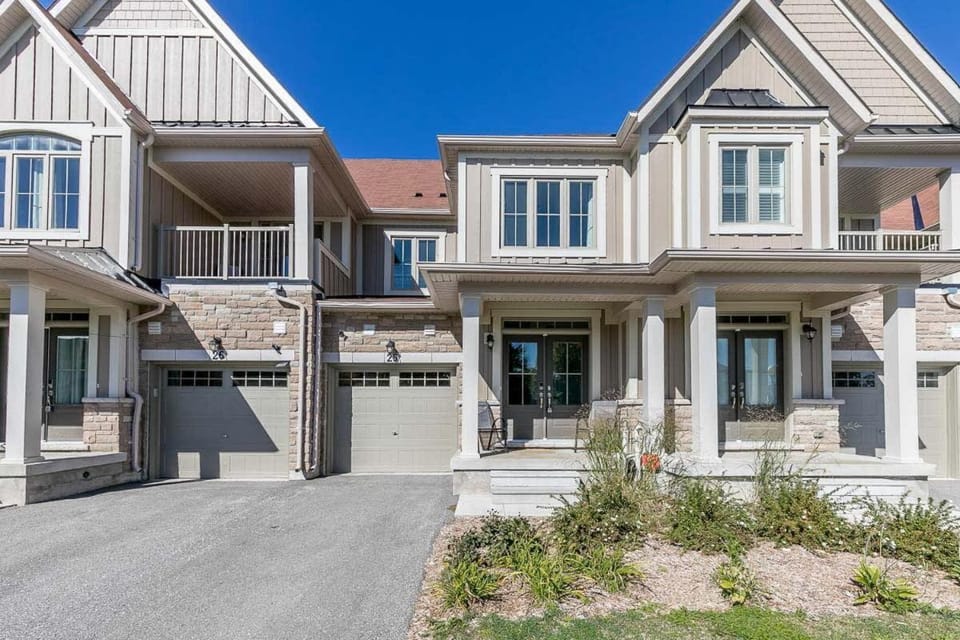 Luxury Townhome - Private Patio Shuttle Trails House in Grey Highlands