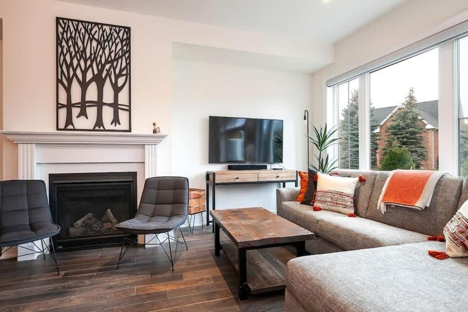 Luxury Townhome - Private Patio Shuttle Trails House in Grey Highlands