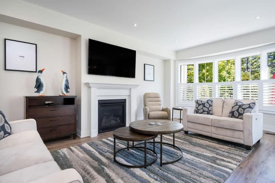 Luxury Mountain Townhome - Shuttle Patio & Trails House in Grey Highlands