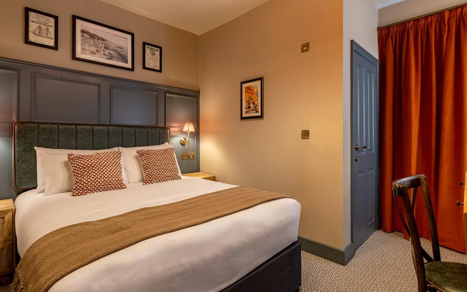 Bed, Bedroom