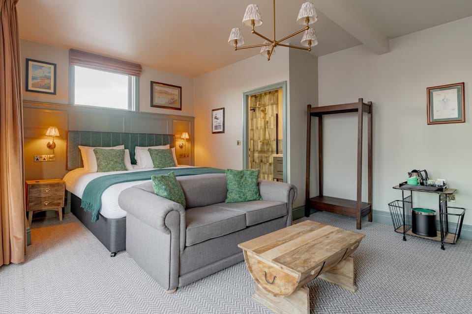Bed, Seating area, Bedroom