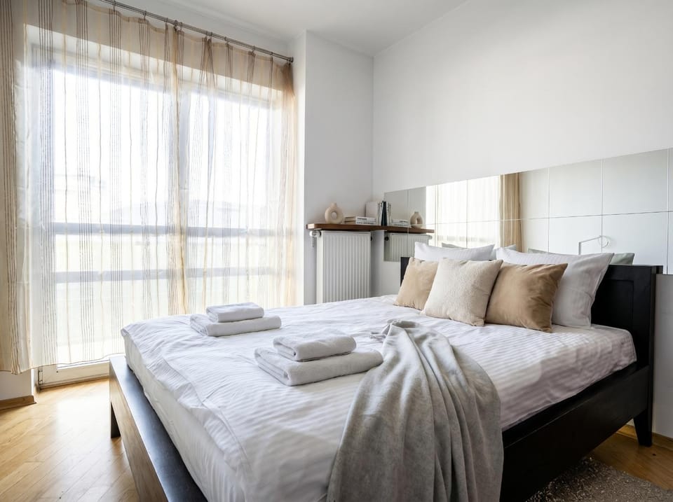 Bed, Photo of the whole room, Bedroom, towels