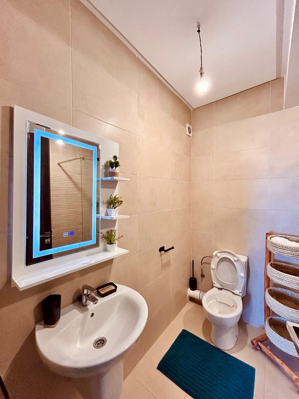 Shower, Toilet, Bathroom, bidet, towels