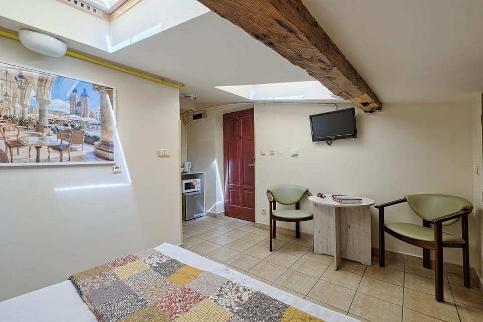 Urban Nest - Double Room in the Attic Apartment in Krakow