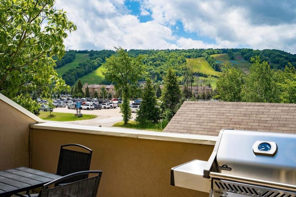 Apres-Blu - Walk to theVillage - Sleeps 7 House in Grey Highlands