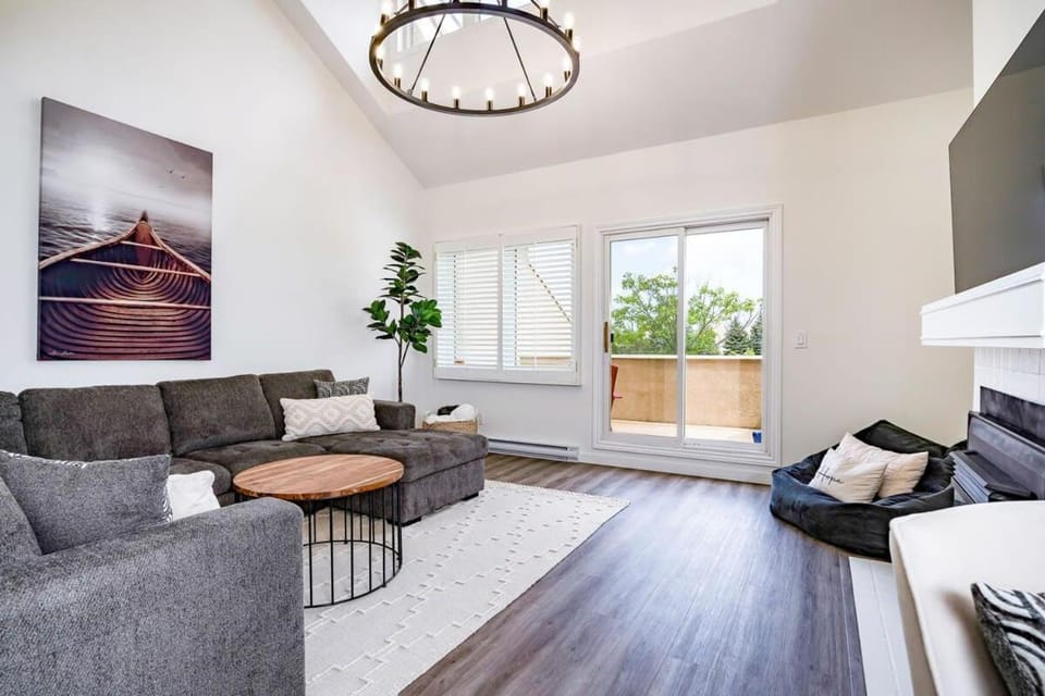 Apres-Blu - Walk to theVillage - Sleeps 7 House in Grey Highlands