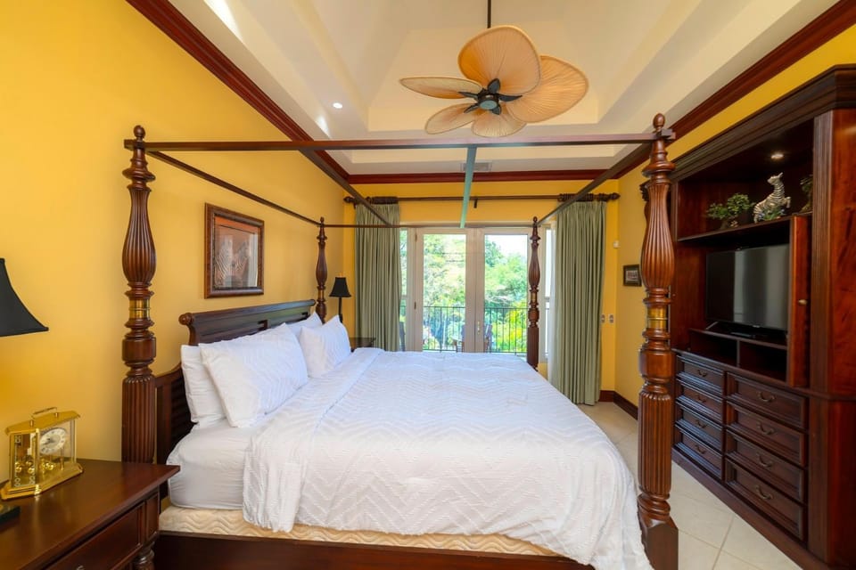 Bella Vista 8B 3 bedr 3 1 and half bath House in Jaco