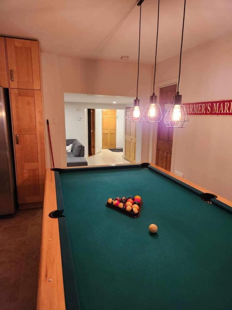 Lake Access - Private Spa - Pool table - Rustique Chalet in Quebec