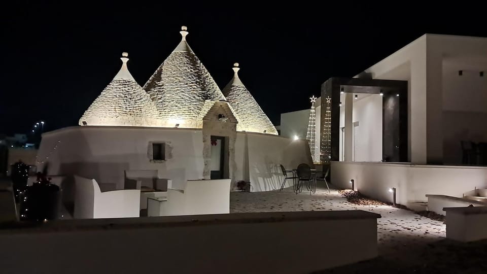 Pietralis Trulli di charme a Noci House in Province of Taranto