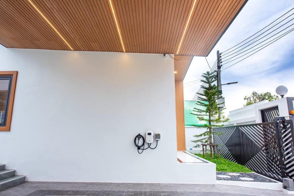 Facade/entrance, Parking