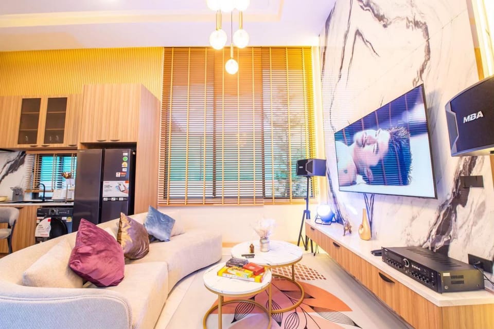 Communal lounge/ TV room