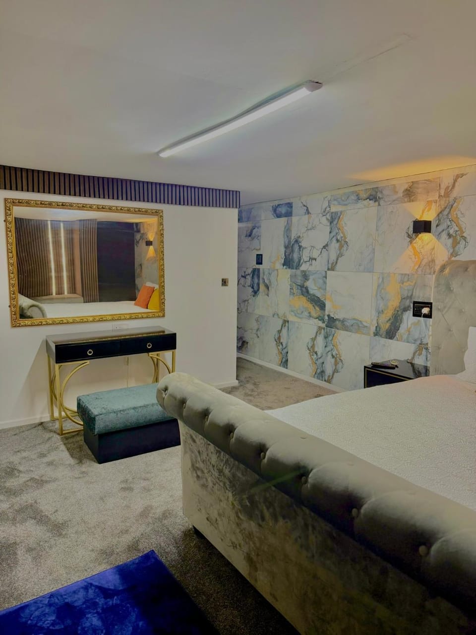 Bed, Photo of the whole room, Seating area, Bedroom