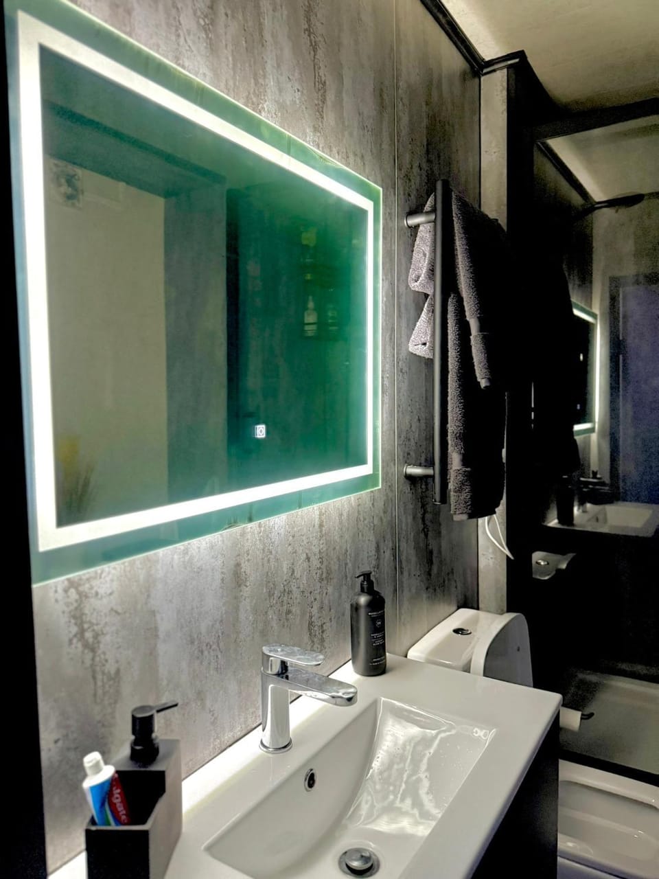 Bathroom, towels