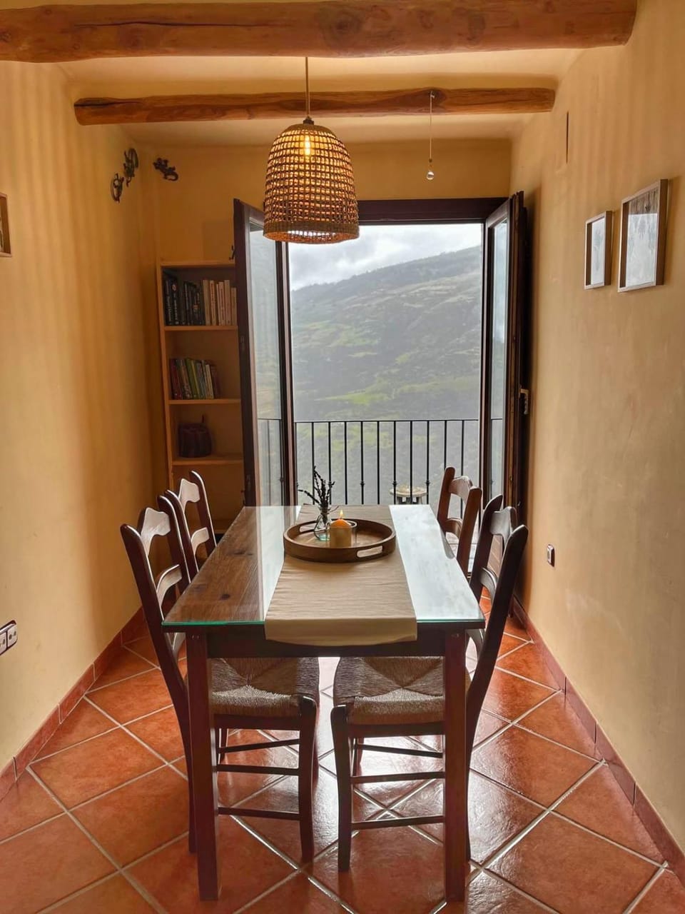 Balcony/Terrace, Dining area, Mountain view