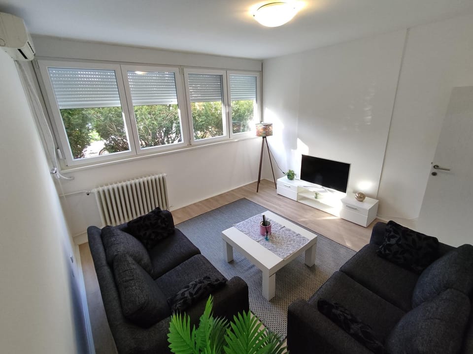 Living room, internet