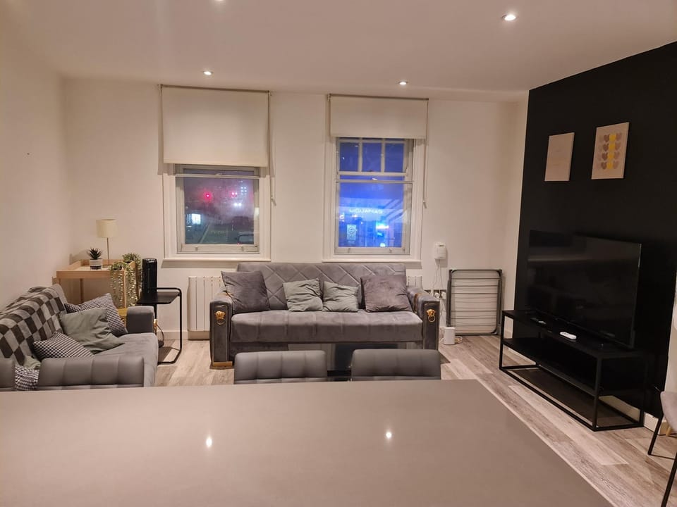 TV and multimedia, Living room, Seating area