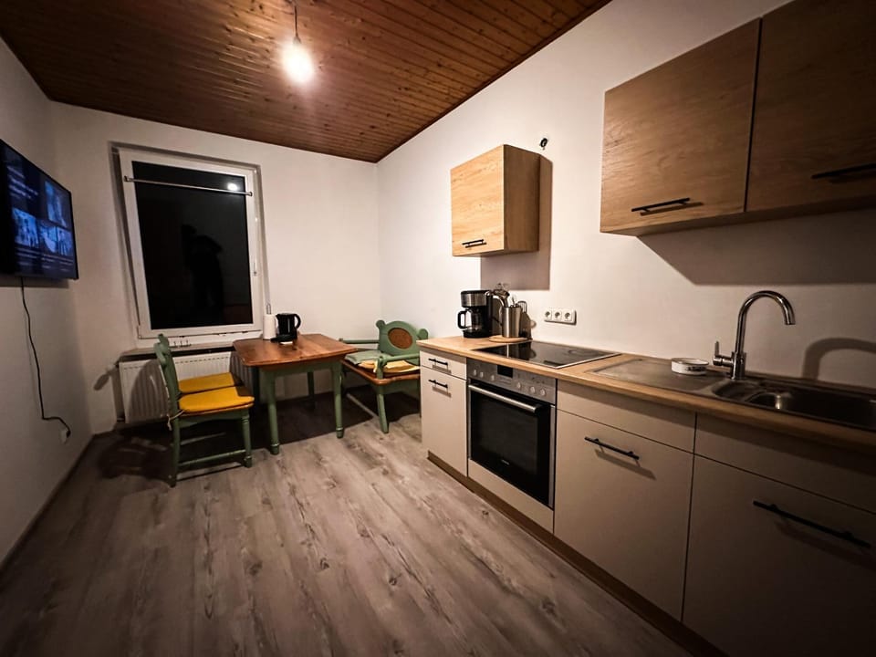 Kitchen or kitchenette, Living room
