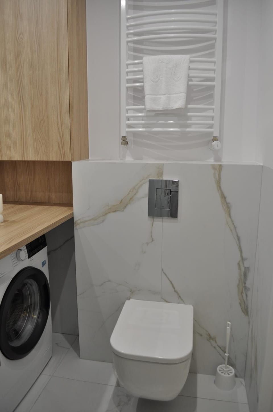 Bathroom, washing machine