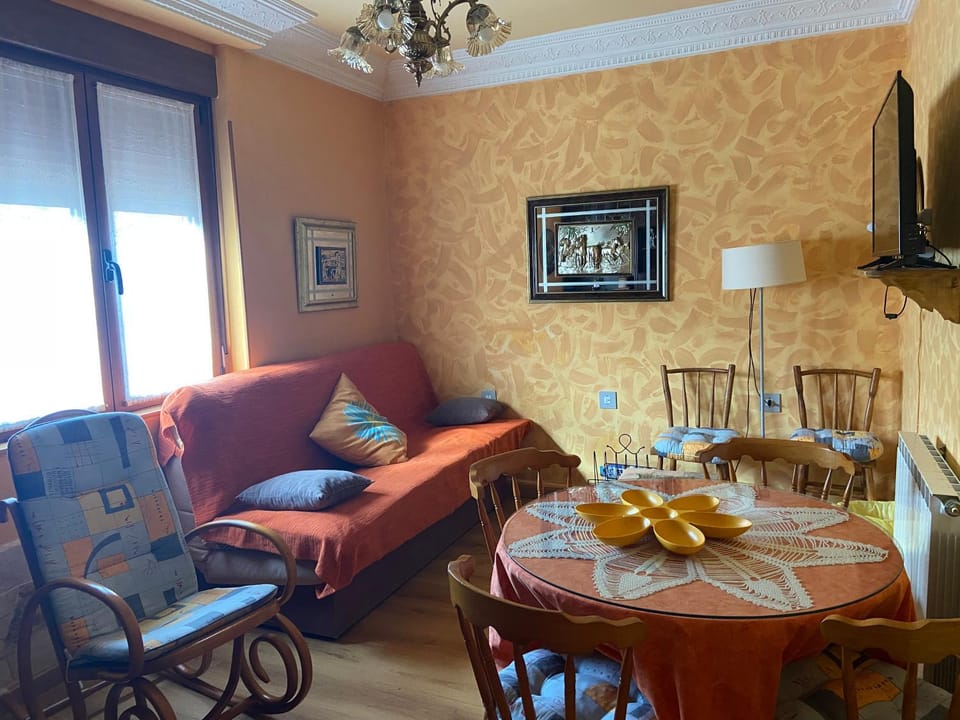 Staff, TV and multimedia, Living room, Dining area