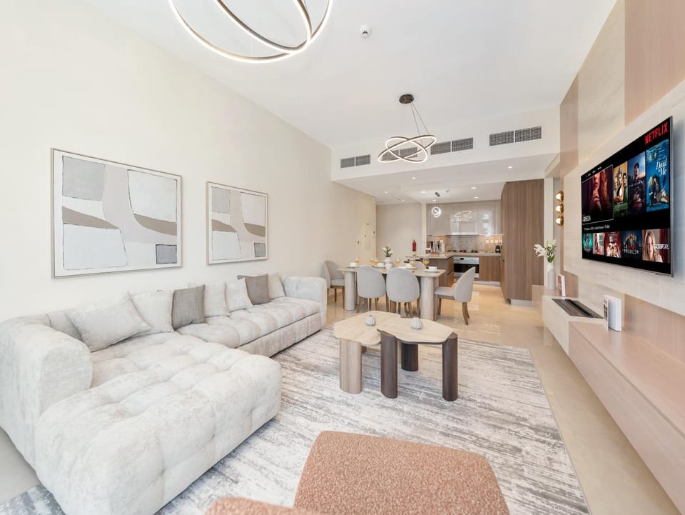 TV and multimedia, Kitchen or kitchenette, Living room, Seating area, Dining area