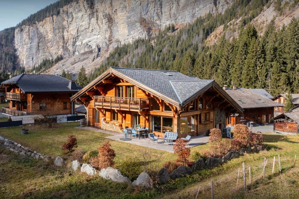 Property building, Day, Natural landscape, Mountain view