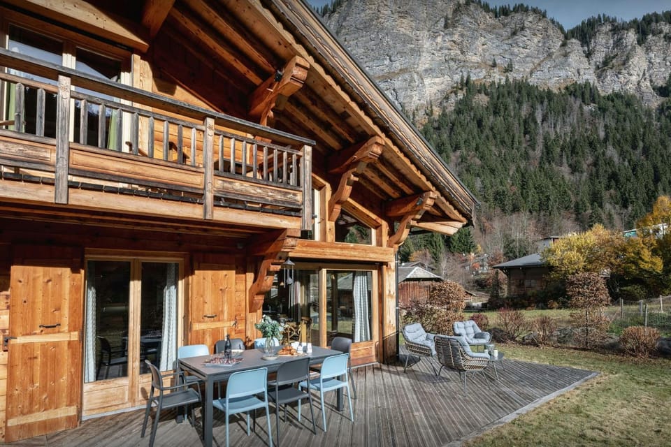 Property building, Day, Natural landscape, Summer, View (from property/room), Balcony/Terrace, Mountain view