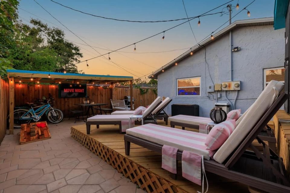 Pool & Beach Trail - Mini Golf, Bikes, Family House in Largo