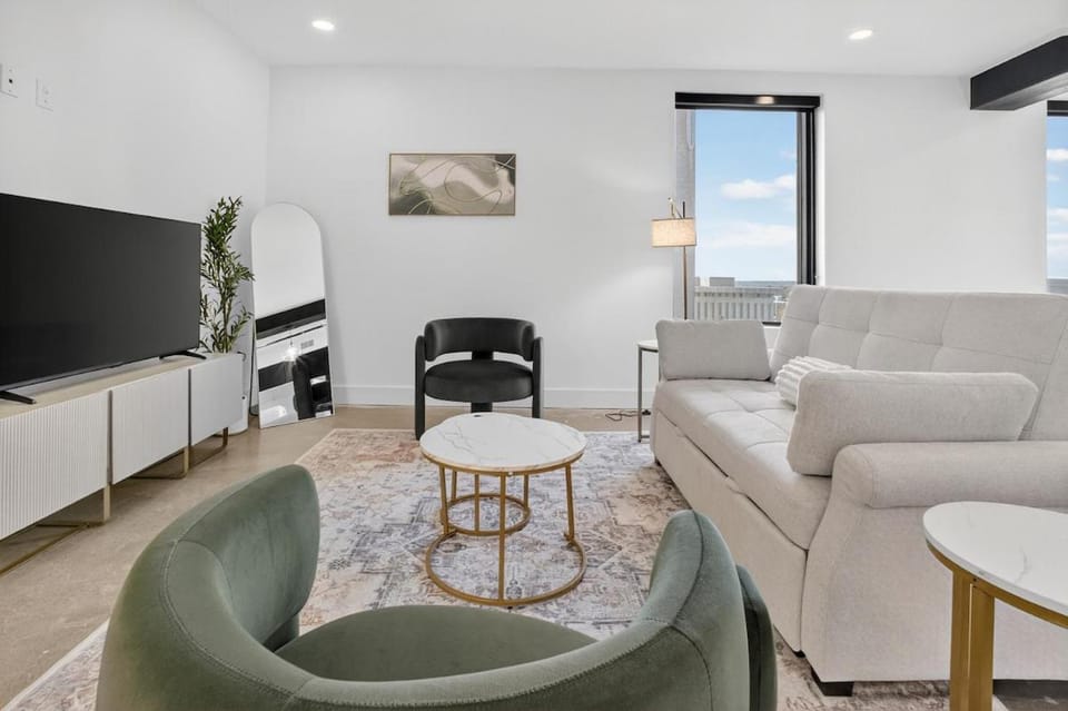 Tulsa Beacon Living Sleek & Cozy 2BR Flat Apartment in Tulsa