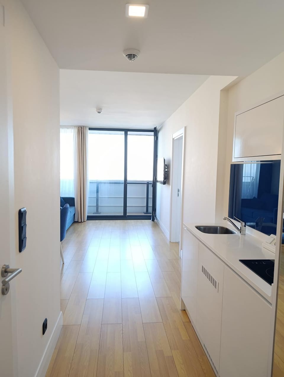 TV and multimedia, Kitchen or kitchenette, minibar, oven, stove