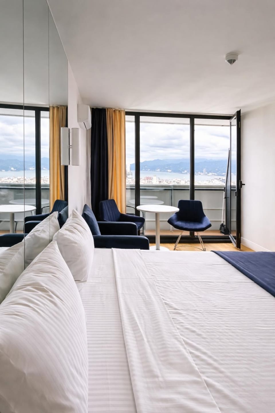 Bed, Natural landscape, Living room, Photo of the whole room, Seating area, Bedroom, Sea view