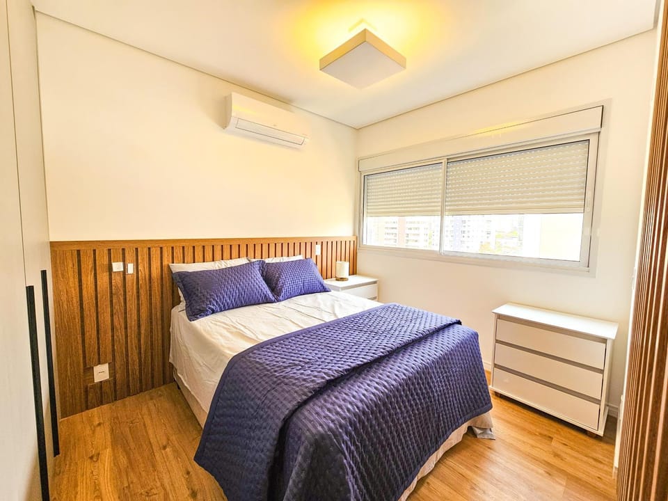 Photo of the whole room, Bedroom, air conditioner
