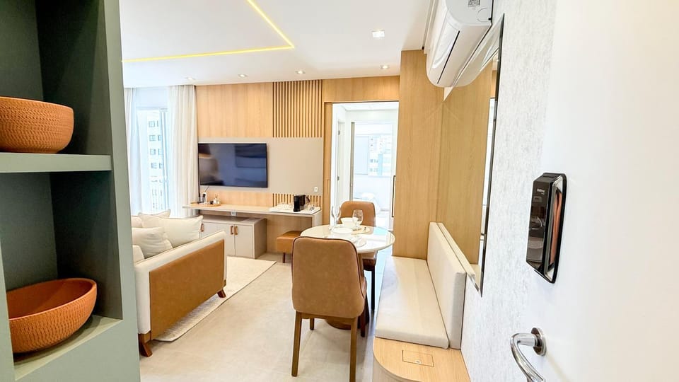 Communal lounge/ TV room, TV and multimedia, Living room, air conditioner