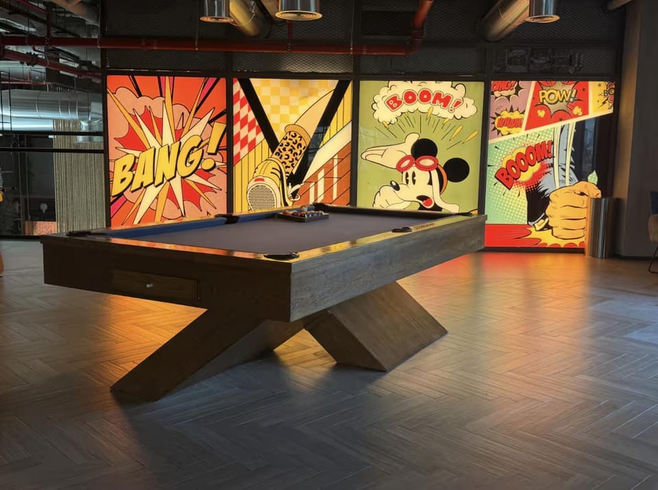 Billiard, Game Room